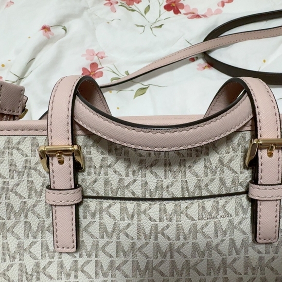 💎 Michael Kors Tote with Logo and Leather Wristlet Combo 💎 - Picture 6 of 6